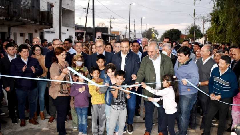Valdés reivindicó la capacidad del Estado al inaugurar pavimento, desagües e iluminación en la Capital