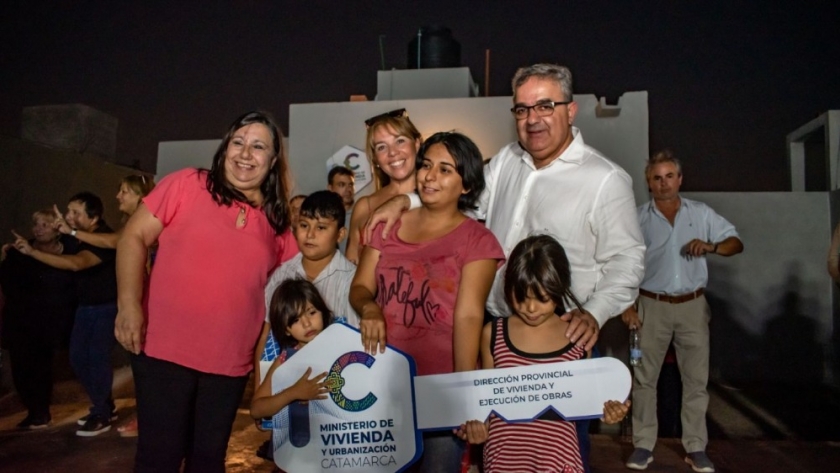 Parque Sur: más familias tienen su vivienda propia e inicia la obra de cloacas