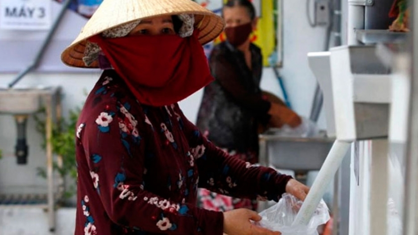 Instalan cajeros automáticos de arroz para que los vietnamitas se puedan abastecer gratis durante la crisis de coronavirus