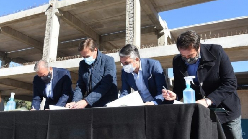 Suarez y Bragagnolo recorrieron la reactivación de obras en Luján de Cuyo