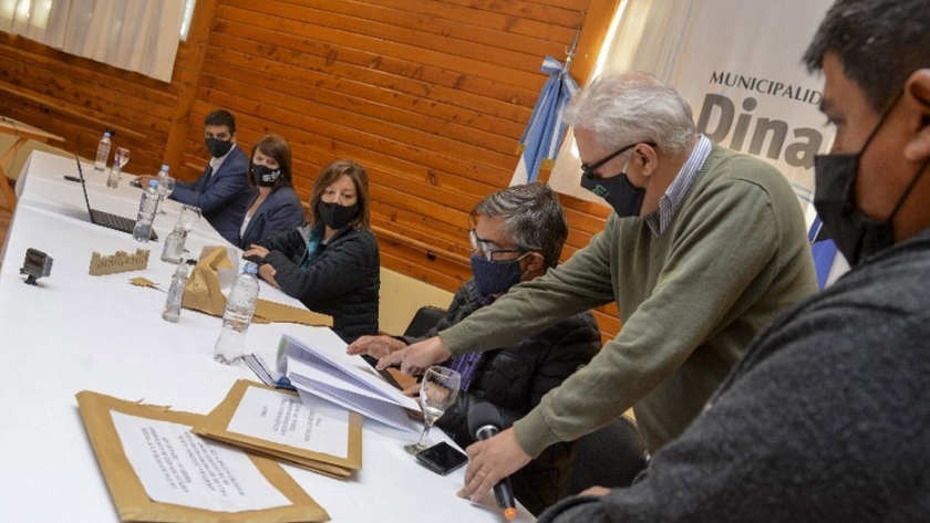 Se presentaron seis ofertas para ampliar la red de gas en el barrio Ñirihuau de Dina Huapi