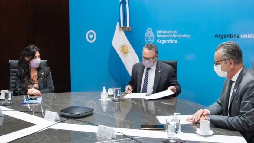 Acuerdo para mantener hasta fin de año el precio de insumos petroquímicos para la industria