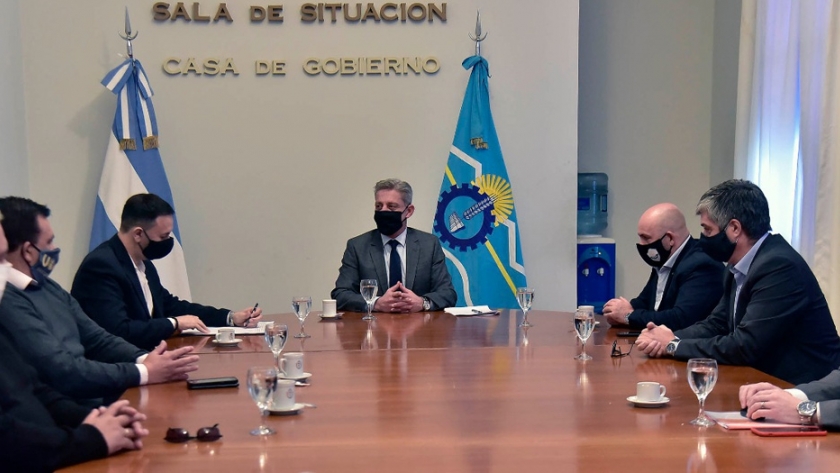Arcioni firmó convenios de obras con las municipalidades de Trelew y Puerto Madryn