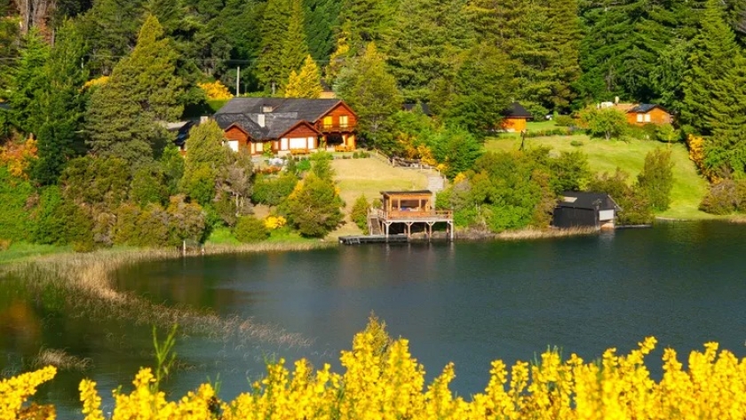 Villa La Angostura: el pueblo ideal para una escapada romántica según la inteligencia artificial
