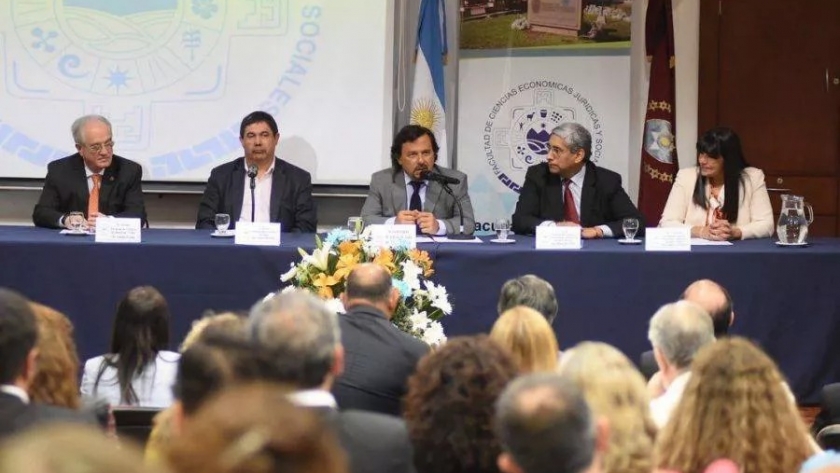 El gobernador Sáenz encabezó la inauguración de las Jornadas de Contabilidad en la UNSa