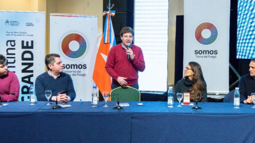 El ministro Katopodis presentó junto al Gobernador Melella e Intendentes el Plan Nacional de Obra Públicas para Tierra del Fuego