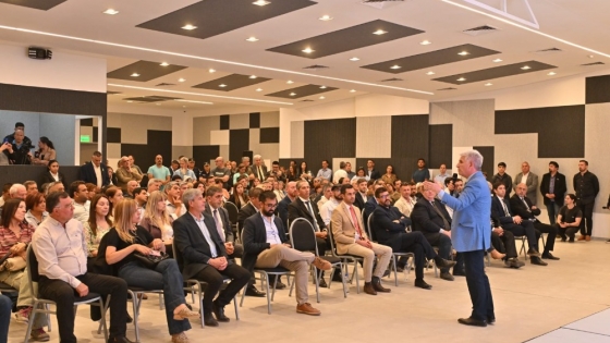 En el día del Turismo, Claudio Poggi inauguró el Centro de Convenciones en Merlo