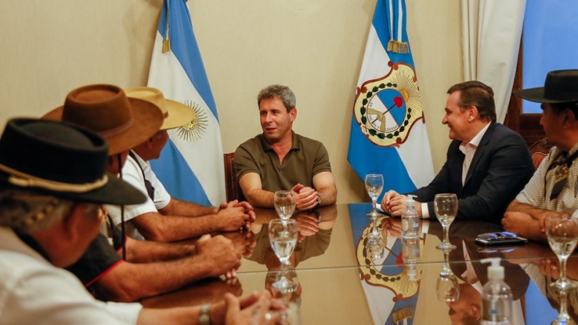 Uñac recibió a integrantes de la Federación Gaucha Sanjuanina