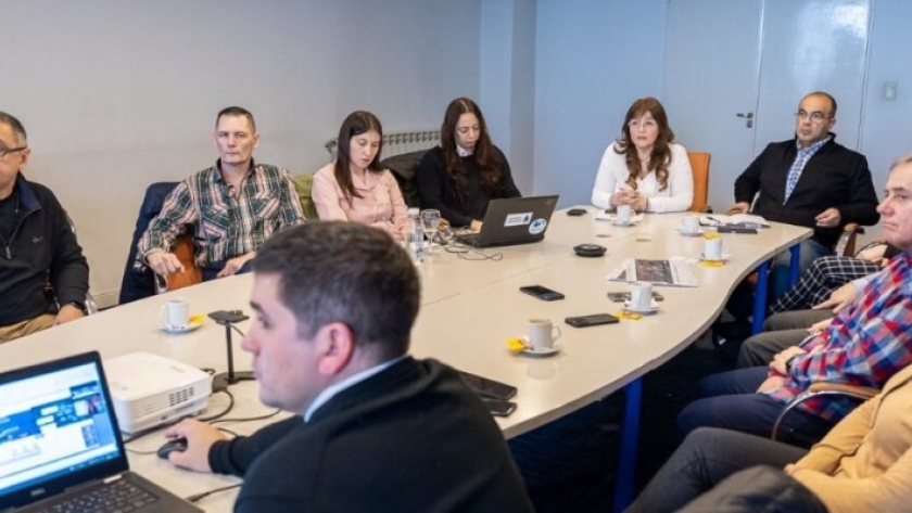 Se reunieron, Autoridades del Gobierno provincial con representantes de YPF