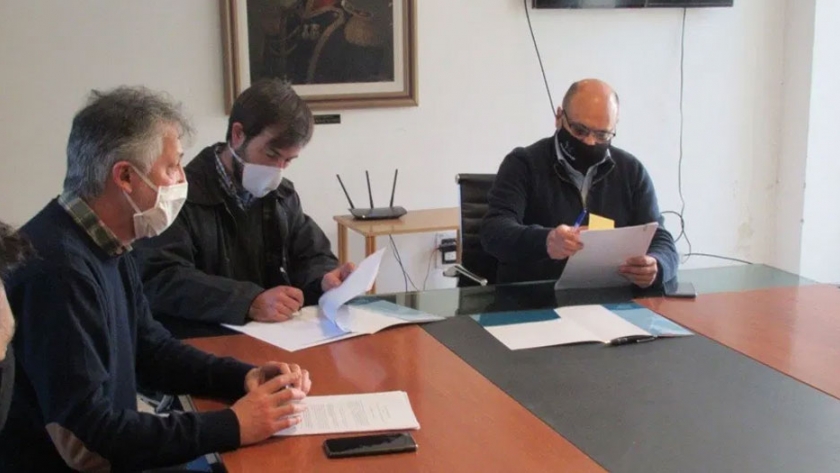Se firmó un convenio entre el INTA y el municipio de Balcarce para el estudio de las cuencas del distrito