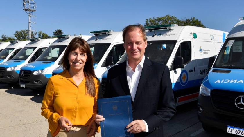 Con ambulancias y reconocimiento para profesionales, Bordet fortalece el sistema sanitario de la provincia