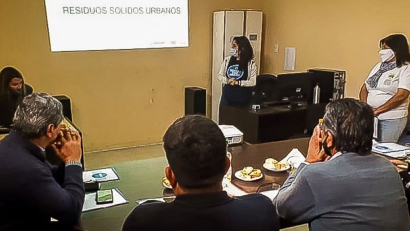 Avanzan las capacitaciones sobre manejo de residuos en Sarmiento