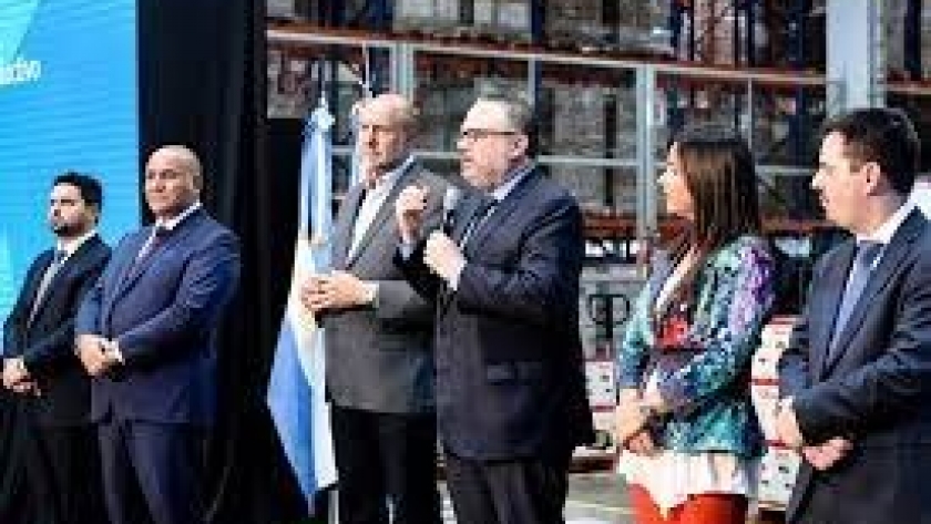 Manzur, Kulfas y Perotti visitaron la empresa de electrodomésticos Liliana, que anunció un plan de inversión de $2.500 millones