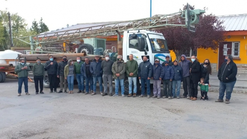 Producción y Agroindustria entregó a La Cooperativa de Agua de Jacobacci un equipo perforador