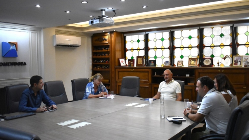 La ministra Julieta Corroza recorrió instalaciones de CORFONE