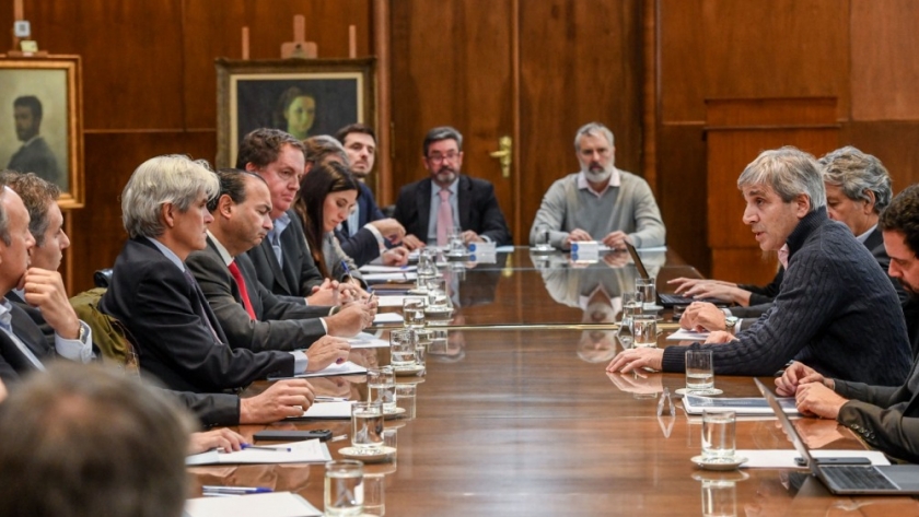 Caputo dialoga con empresas de consumo masivo sobre la evolución de la macroeconomía y medidas del Gobierno