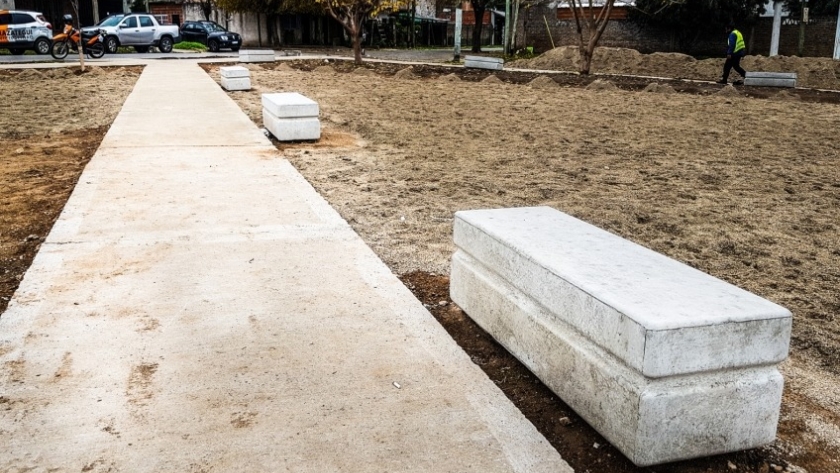 Avanza la remodelación de la plaza Los Manzanos