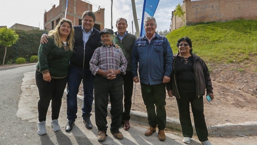 Inauguraron nuevas cuadras de asfalto en el barrio Villa Ceferino
