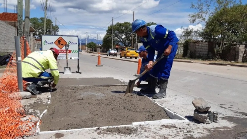 En 150 Hectáreas y 68 Viviendas la empresa Agua Potable realiza trabajos de restitución de calzada