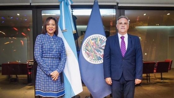 Llaryora recibió a la secretaria ejecutiva para el Desarrollo Integral de la OEA, Kim Hurtault-Osborne