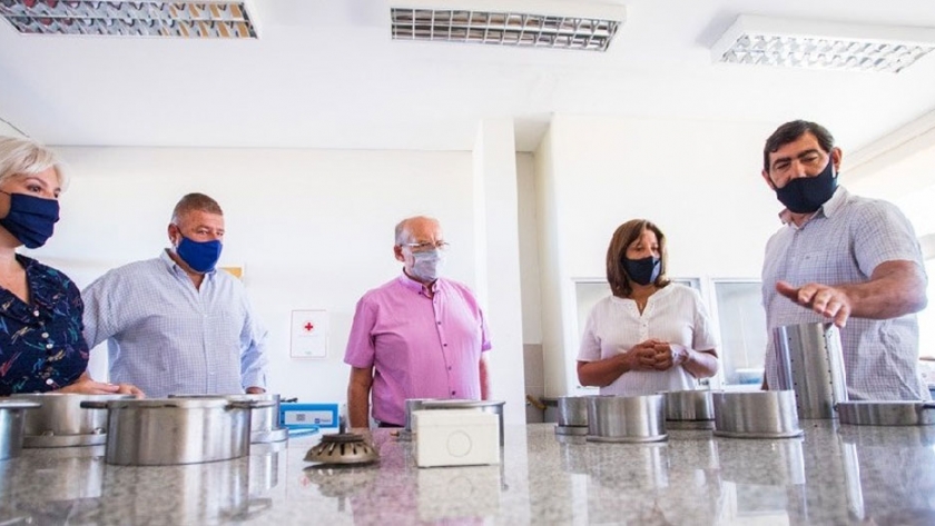 Carreras entregó un aporte a la UNRN para el desarrollo de tecnología en materia alimentaria