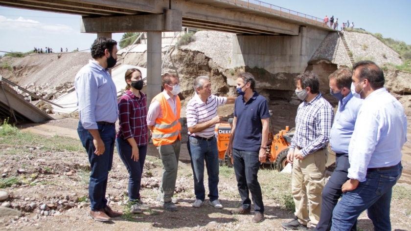 Mendoza: Katopodis supervisó los trabajos en el puente que colapsó en la Ruta 40