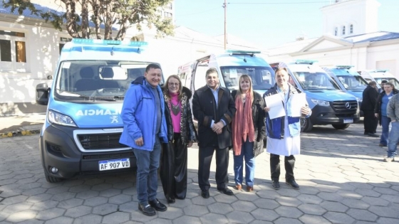 Alicia Kirchner entregó ambulancias a seis localidades de Santa Cruz