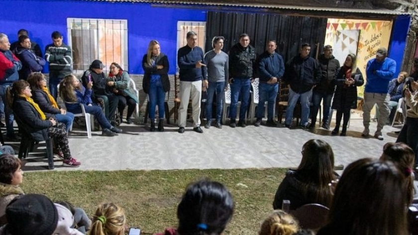 Mejoras y propuestas: En barranqueras, Capitanich se reunió con vecinos y vecinas para definir obras e intervenciones prioritarias