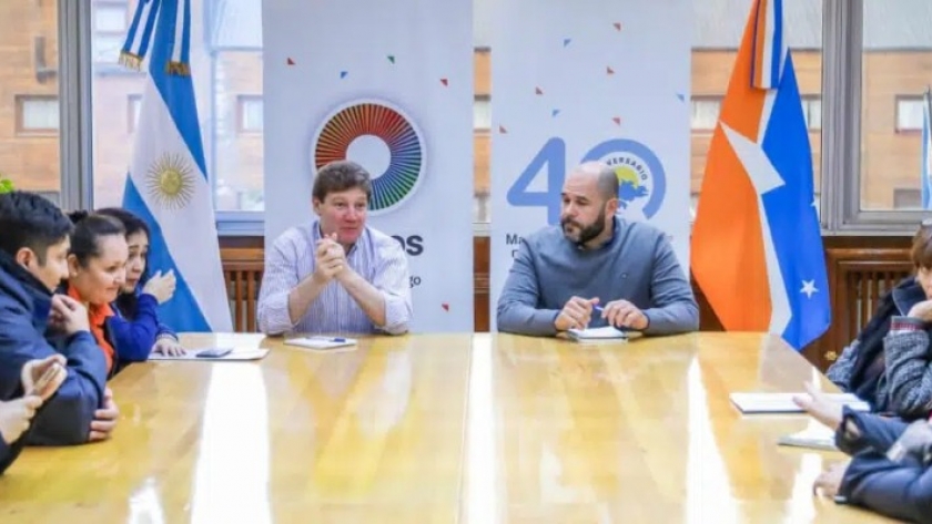 El Gobernador Melella recibió a vecinos y vecinas para dialogar sobre la agenda habitacional