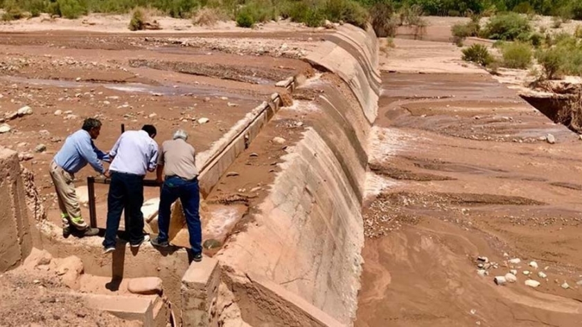 Entregaron material para realizar las defensas de los ríos en Fiambalá