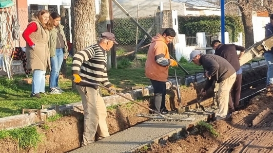 Más avances en la construcción de cordón cuneta en Barrio España
