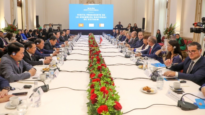 El gobernador Perotti recibió al presidente de la asamblea nacional de Vietnam en Rosario