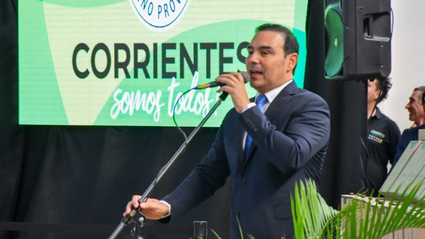 Por más inclusión digital, Valdés entregó más de 600 notebooks a colegios secundarios de Capital