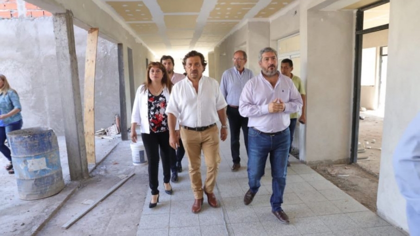 Gustavo Sáenz visitó obras en El Galpón