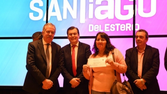Zamora entregó fondos para impulsar el desarrollo de 74 microemprendimientos