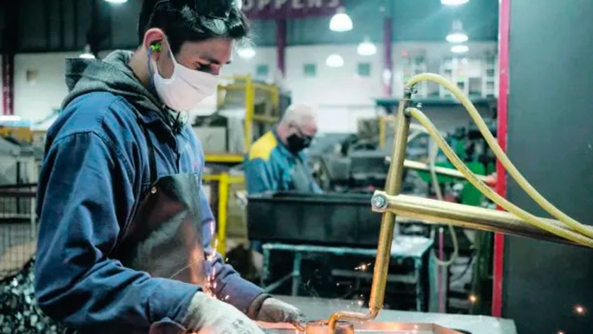 La industria creció 13,8% mensual en junio y por primera vez desde febrero se registraron subas interanuales en sectores