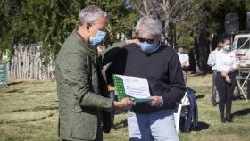El Gobierno entregó maquinaria a productores de Bariloche por más de $17.000.000