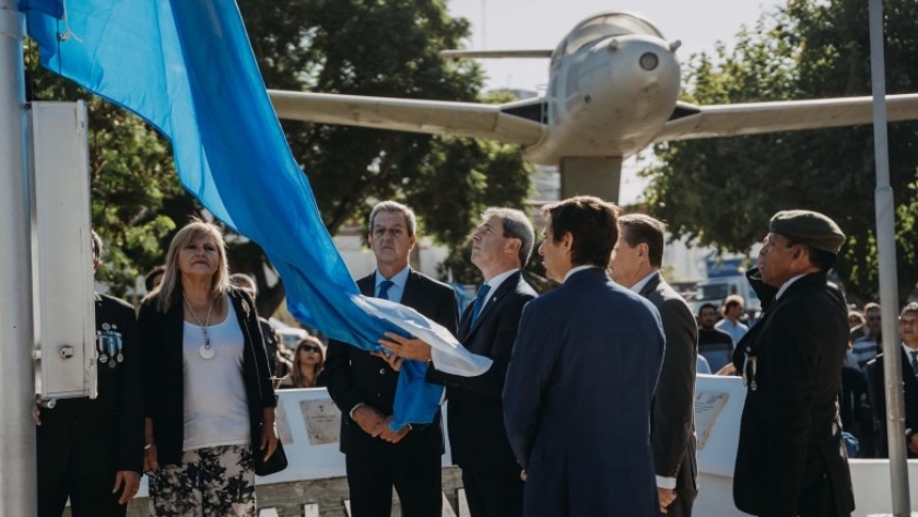Uñac asistió al acto de conmemoración del 41° aniversario de la Gesta de Malvinas, en homenaje a los caídos en la defensa de las Islas