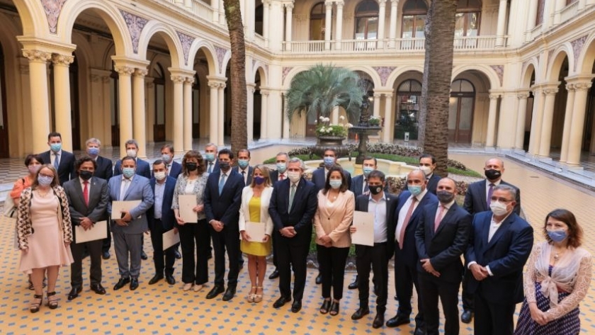 Consenso Fiscal 2022: Capitanich y 22 gobernadores suscribieron el acuerdo con el presidente Alberto Fernández