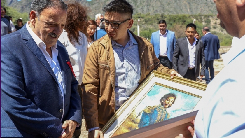 El gobernador Ricardo Quintela inauguró el Centro de visitantes del sitio histórico Anajuacio