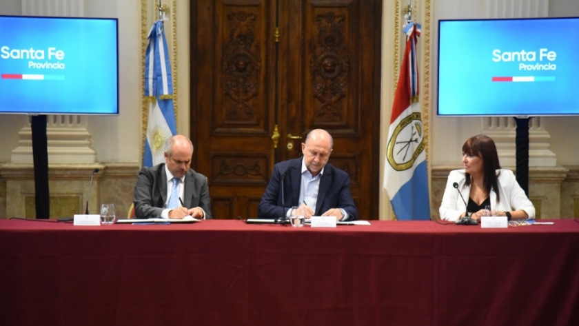 Perotti firmo el convenio para la creación de una delegación de la unidad de información financiera en Rosario