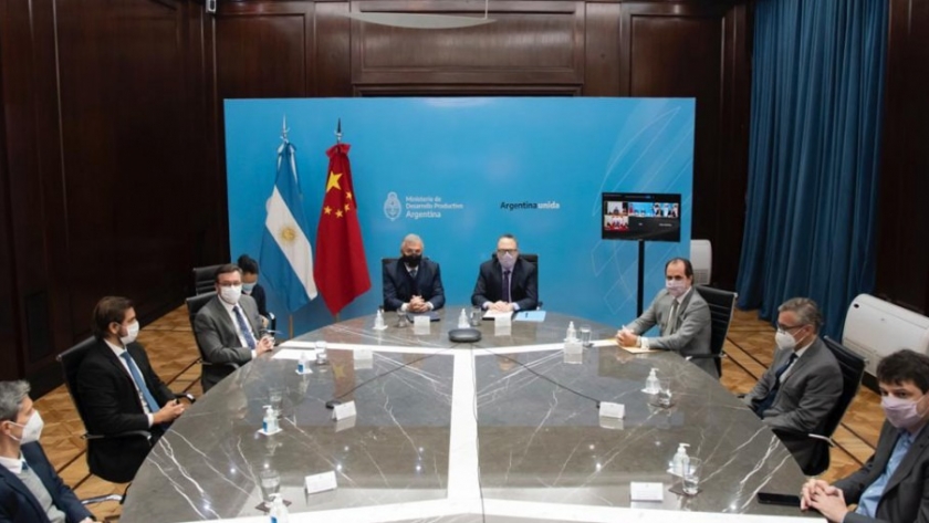 Kulfas y Morales firmaron un acuerdo con Ganfeng Lithium para avanzar en la instalación de una fábrica de baterías de litio