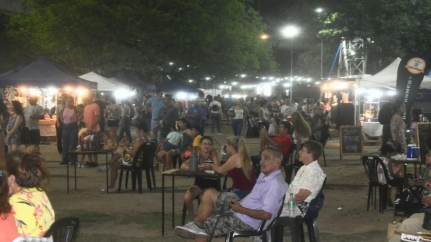 Continúan con éxito las ferias de artesanos
