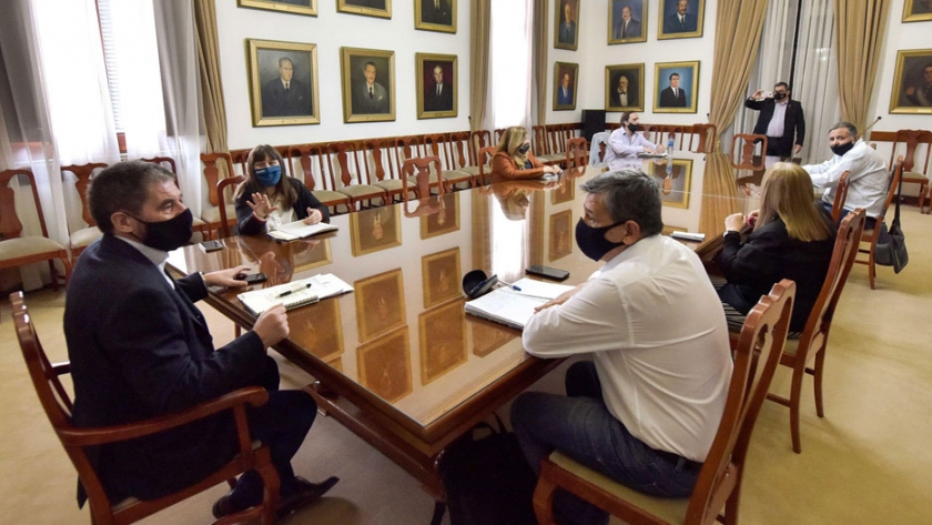 El gobierno propone una suma fija a cuenta de paritarias