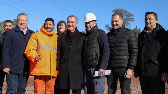 Juan Schiaretti recorrió la obra del nuevo puente que unirá Villa María y Villa Nueva