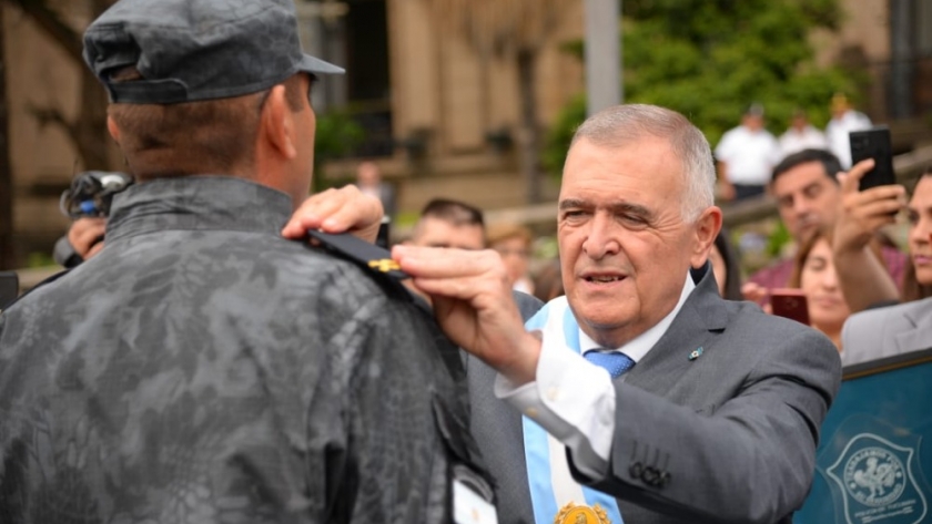 En un hecho histórico, el Gobernador encabezó un acto donde ascendieron a 2.758 policías