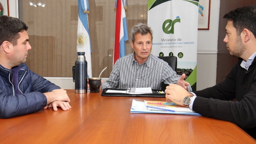 Evalúan obras en marcha y gestiones en localidades de los departamentos Gualeguaychú y Colón
