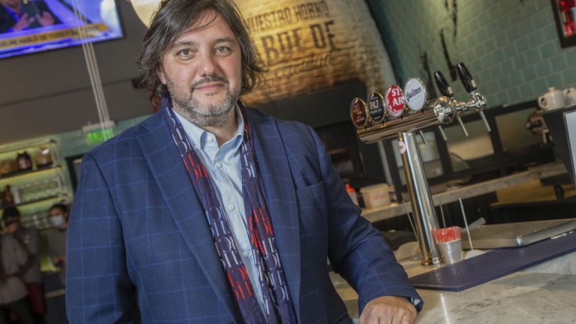 De lavar copas a expansión internacional: la evolución de Almacén de Pizzas y la estrategia de Grupo Gastronómico RE para Juan Valdez