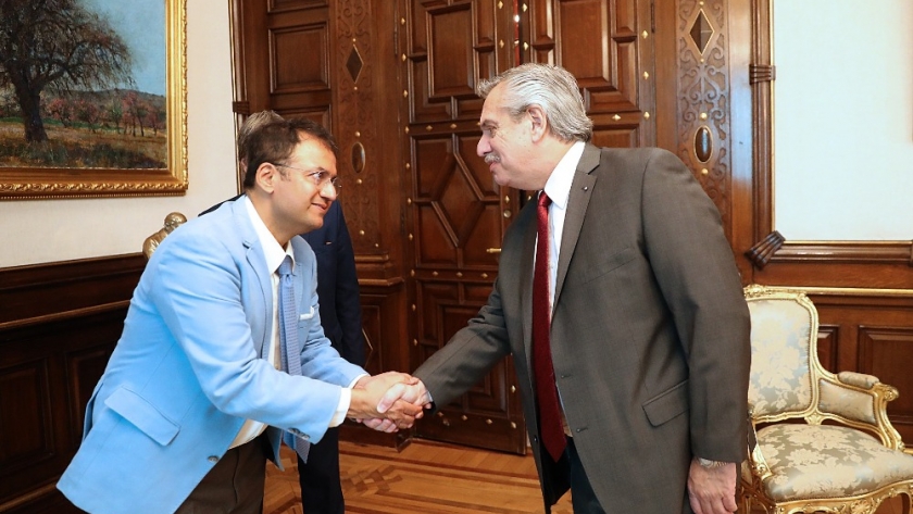 El Presidente recibió a empresario indio que proyecta instalar una compañía de desarrollo del conocimiento en el país