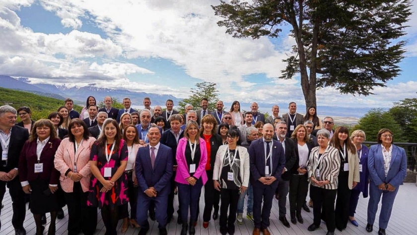 El Gobernador Melella y la vicegobernador Urquiza encabezaron la apertura de la 4ta sesión ordinaria del Parlamento Patagónico